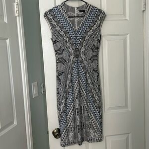 Cute White House black market dress. Great condition.